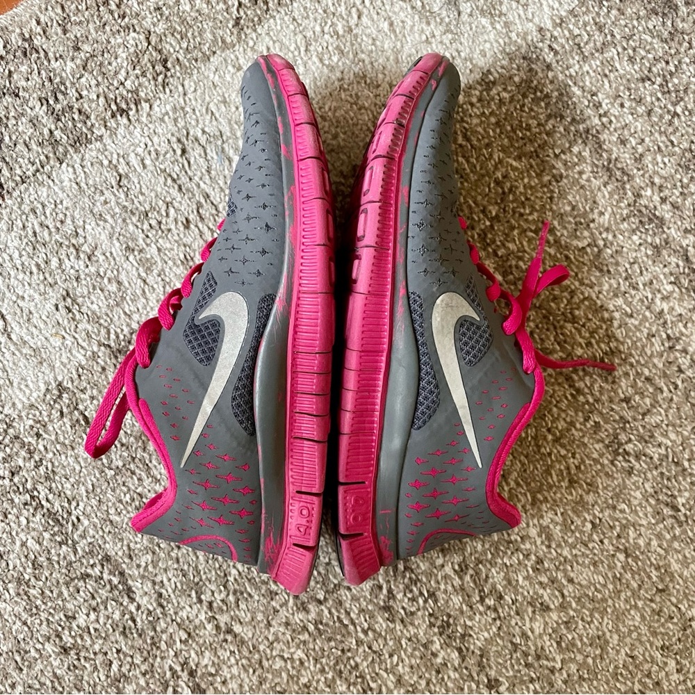 Nike free 4.0 v2 smoking gray grey pink running sneakers
